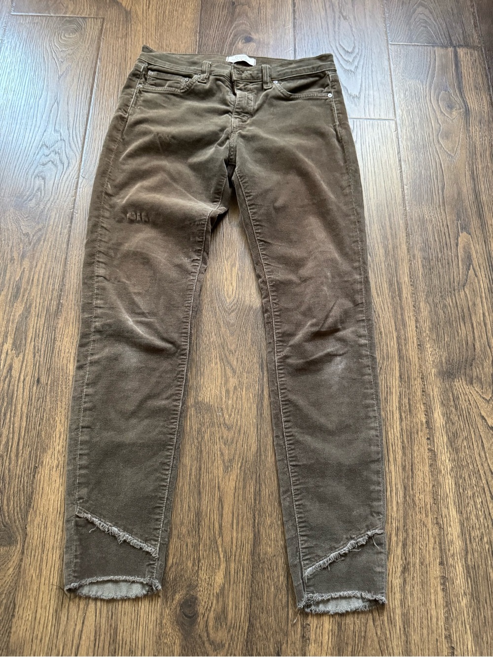 Women’s Skinny Corduroy Jeans in‎ Chocolate Brown with Frayed Hem
